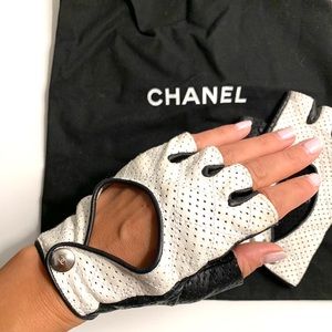 Chanel black/ white leather fingerless gloves